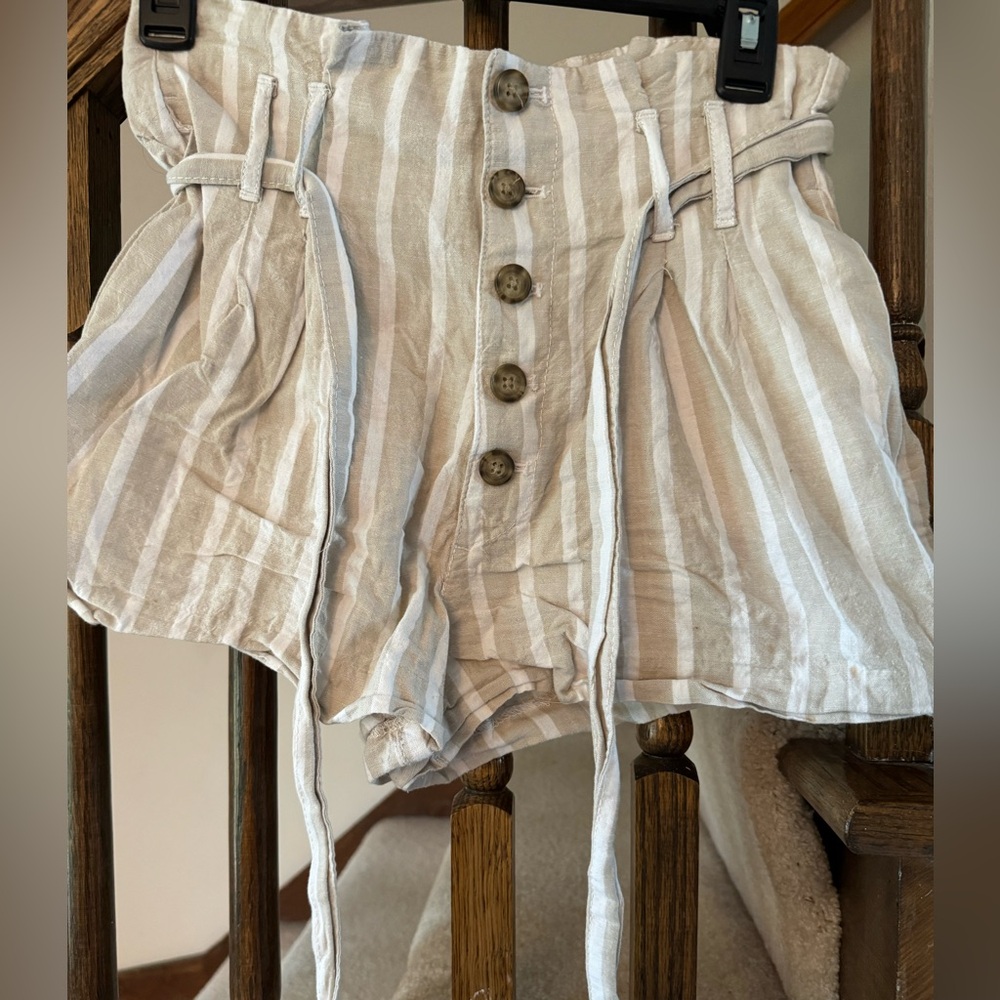 Cream and white Abercrombie & Fitch button up tie shorts